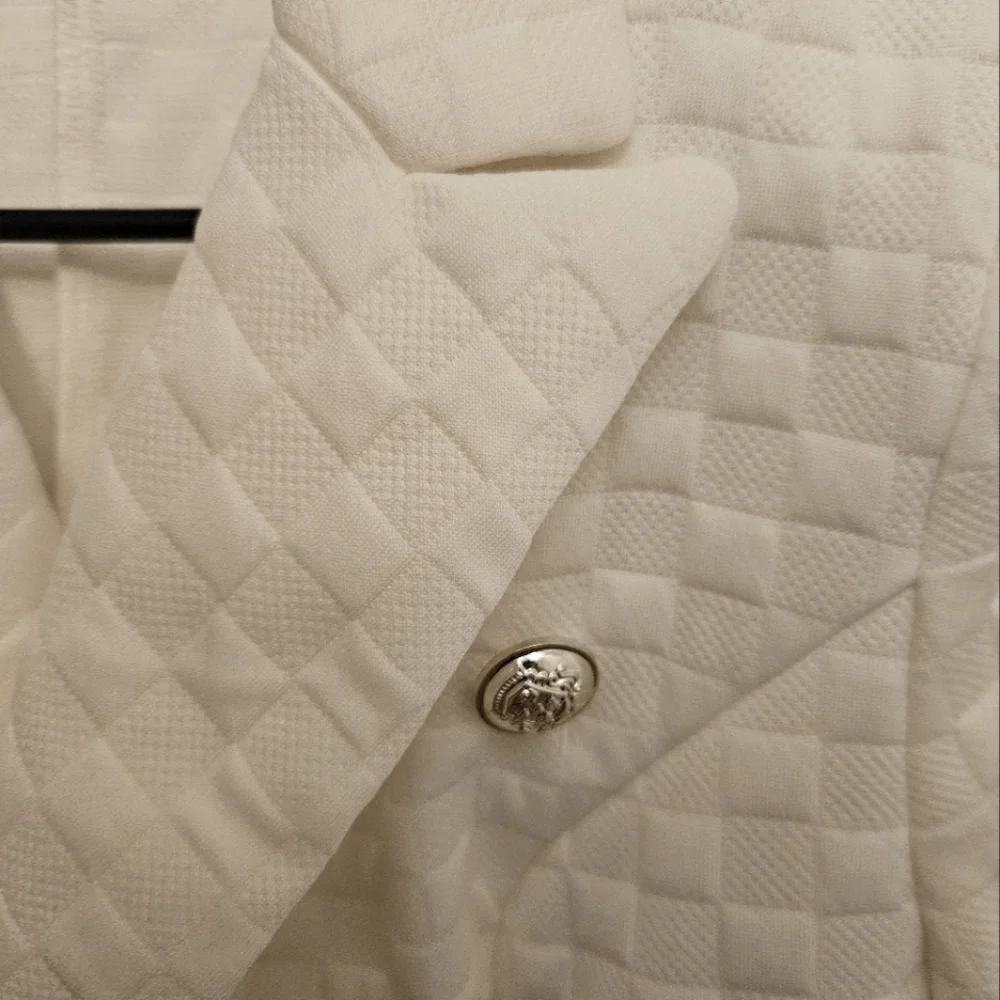 Blazer - Picture 2 of 2